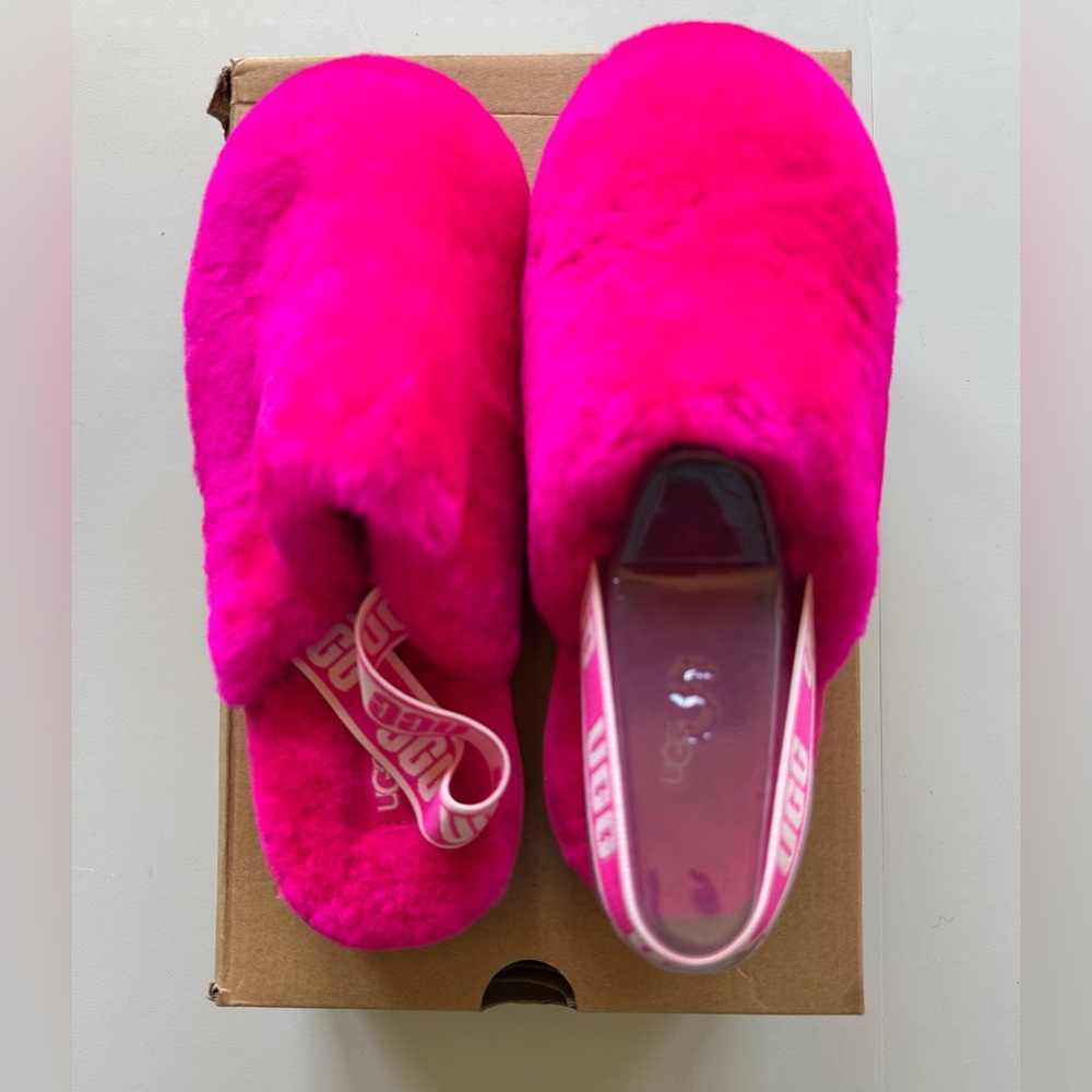 UGG Women’s Fluff Yeah Clog – Rock Rose, Size 5 (New in Box)